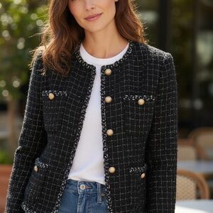 CHANEL Black and White Tweed Blazer with classic Trim and gold Chanel buttons